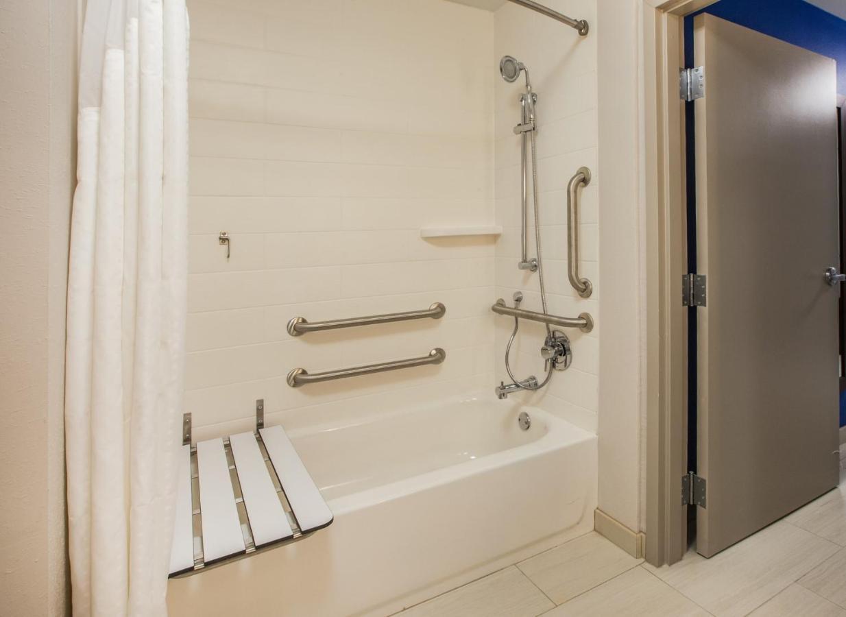 Holiday Inn Express & Suites Reedsburg - Dells Area By Ihg ภายนอก รูปภาพ