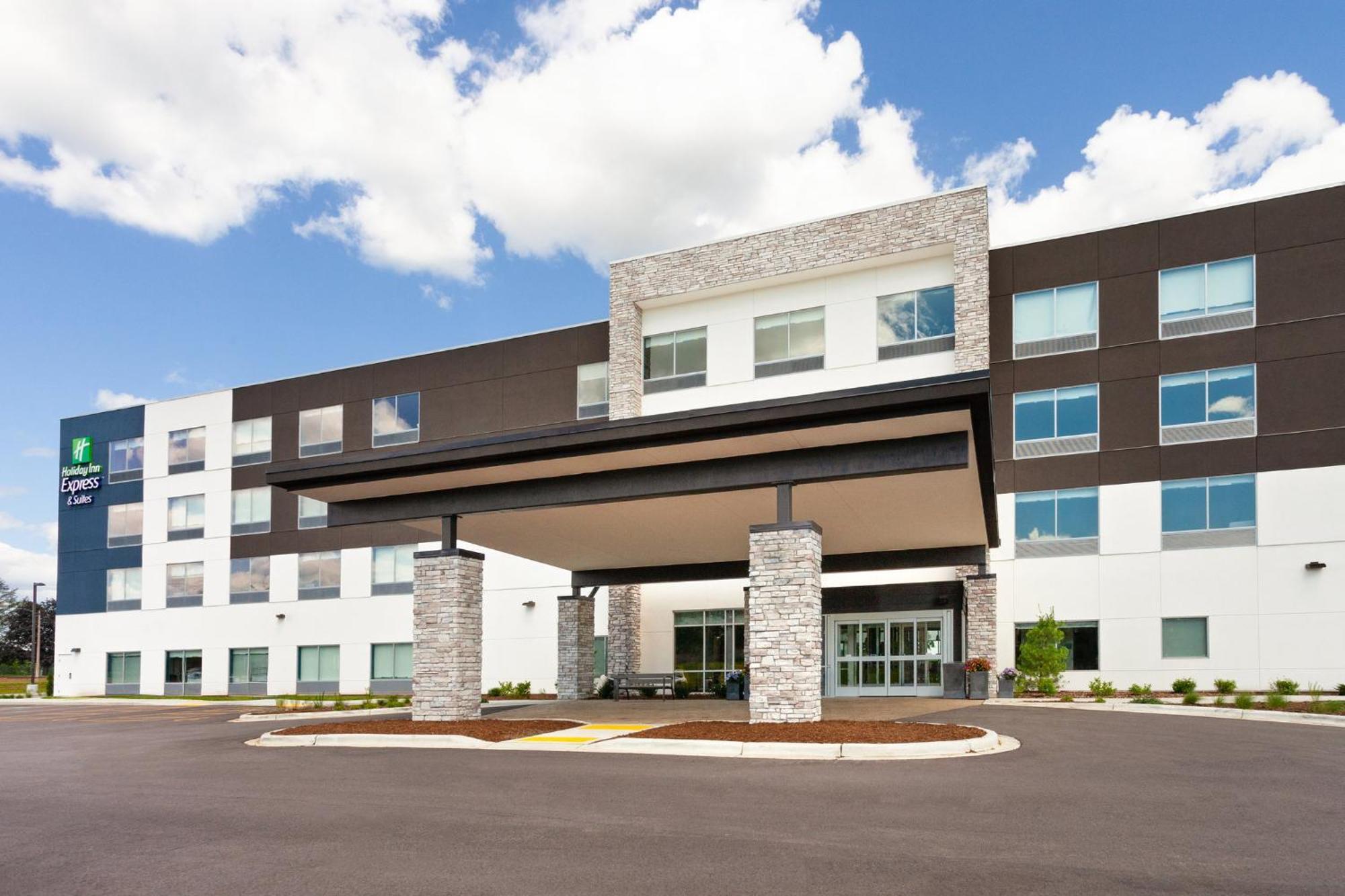 Holiday Inn Express & Suites Reedsburg - Dells Area By Ihg ภายนอก รูปภาพ