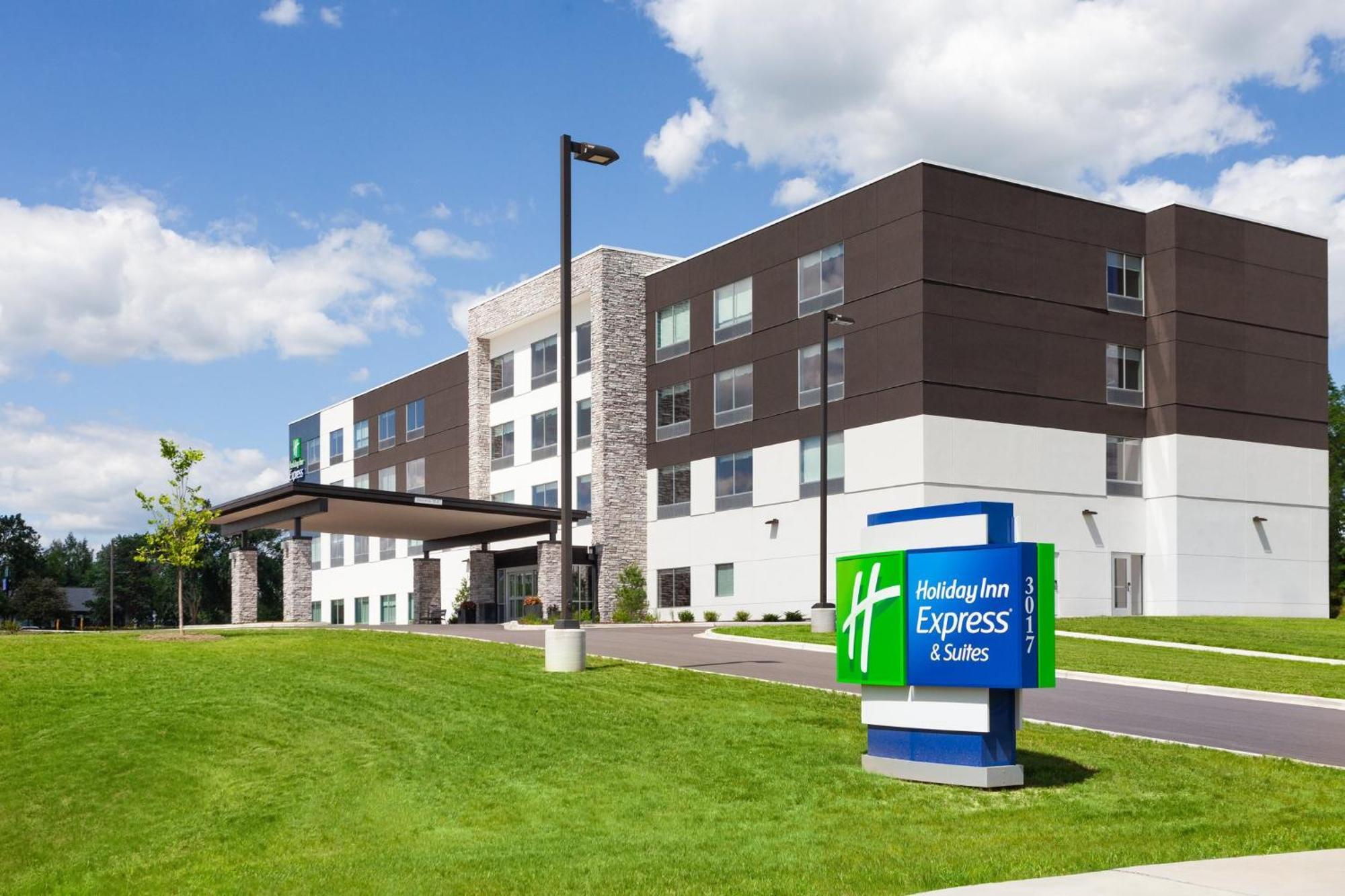 Holiday Inn Express & Suites Reedsburg - Dells Area By Ihg ภายนอก รูปภาพ